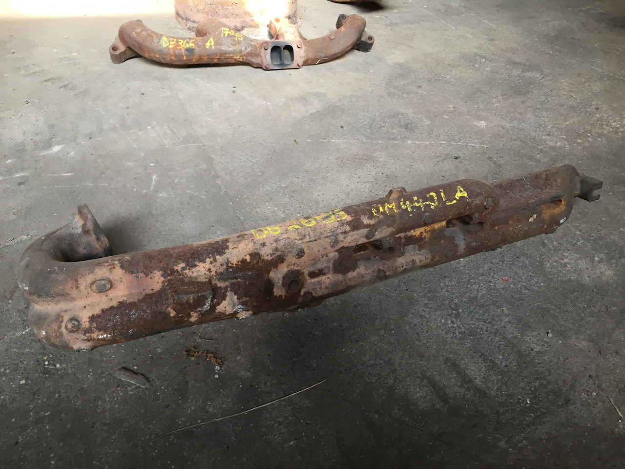 Gebrauchter MB 1735 Motortyp OM 442 LA Abgaskrümmer rechts, Artikel Nr. : A 999 999 99 99 - Выпускной коллектор для Грузовиков: фото 2 Gebrauchter MB 1735 Motortyp OM 442 LA Abgaskrümmer rechts, Artikel Nr. : A 999 999 99 99 - Выпускной коллектор для Грузовиков: фото 2