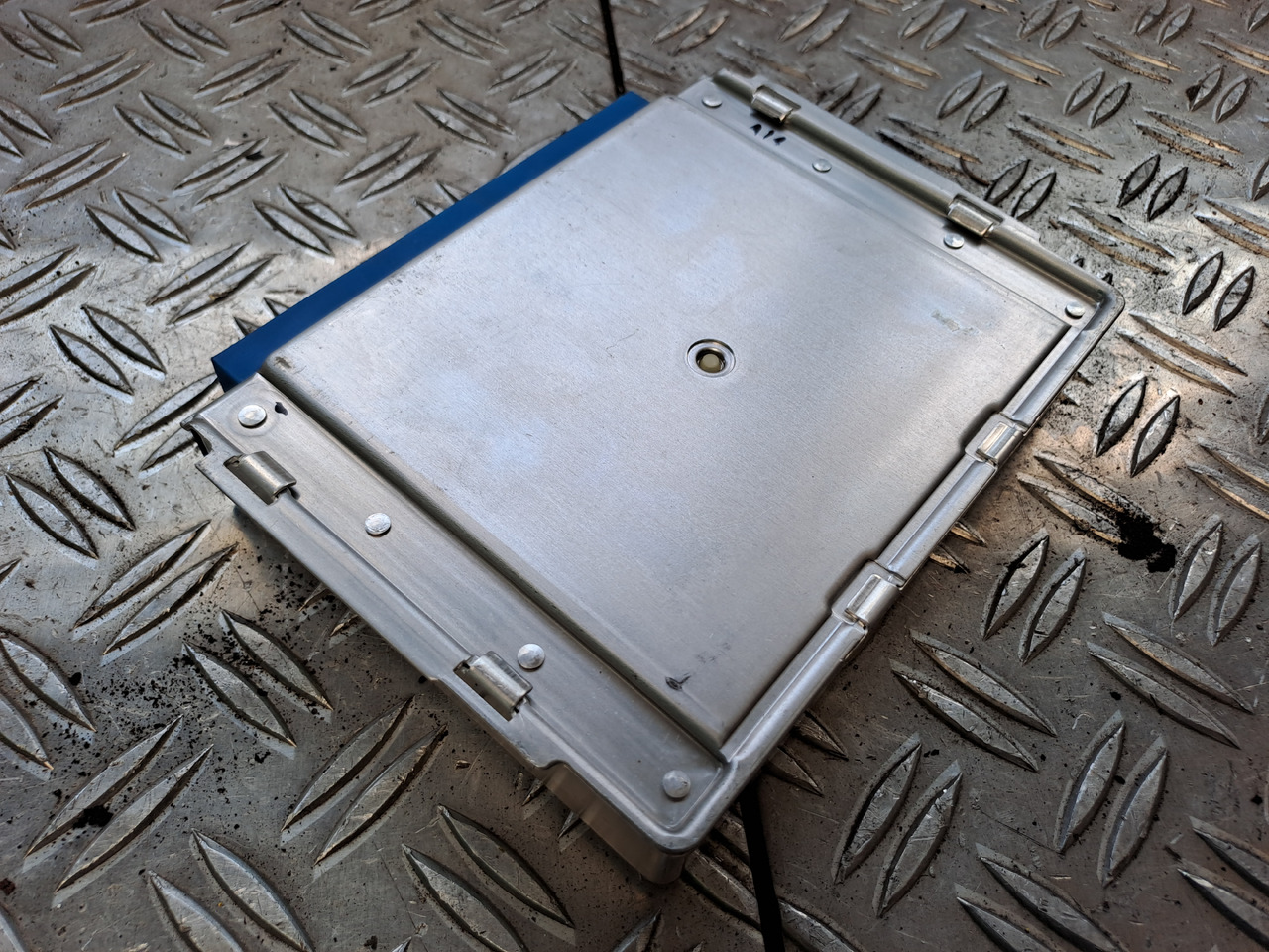 Gebrauchtes MAN TGX 26.440 EBS 5 Steuergerät 24 V , Artikel - Nr.: 81.25808 - 7053 - Блок управления для Грузовиков: фото 3 Gebrauchtes MAN TGX 26.440 EBS 5 Steuergerät 24 V , Artikel - Nr.: 81.25808 - 7053 - Блок управления для Грузовиков: фото 3