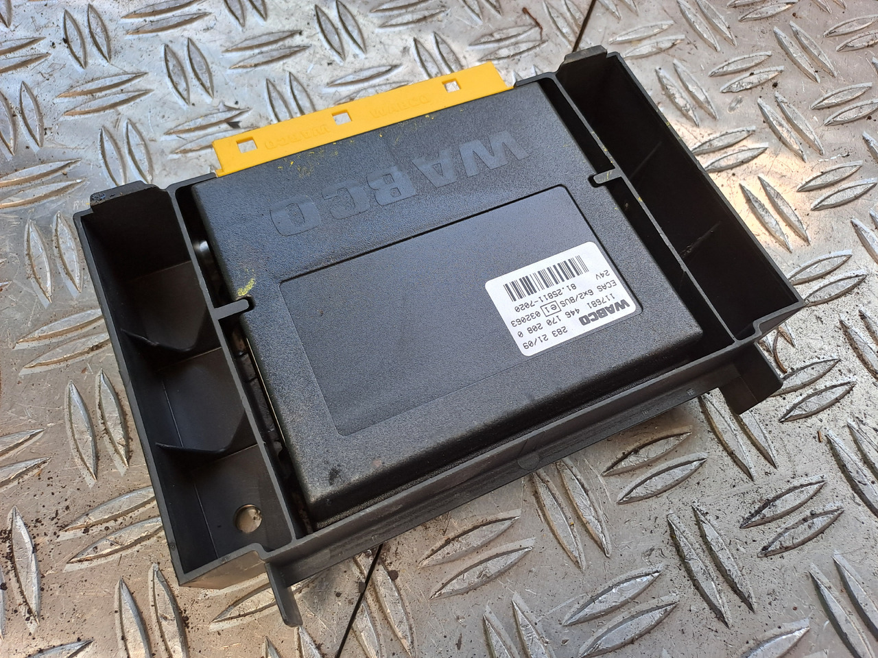 Gebrauchtes MAN TGX 26.440 Steuergerät ECAS Luftfederung, Artikel - Nr.: 81.25811 - 7020 - Блок управления для Грузовиков: фото 4 Gebrauchtes MAN TGX 26.440 Steuergerät ECAS Luftfederung, Artikel - Nr.: 81.25811 - 7020 - Блок управления для Грузовиков: фото 4