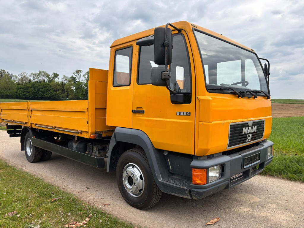 MAN 8.224 L 2000 - Грузовик бортовой/ Платформа: фото 2 MAN 8.224 L 2000 - Грузовик бортовой/ Платформа: фото 2