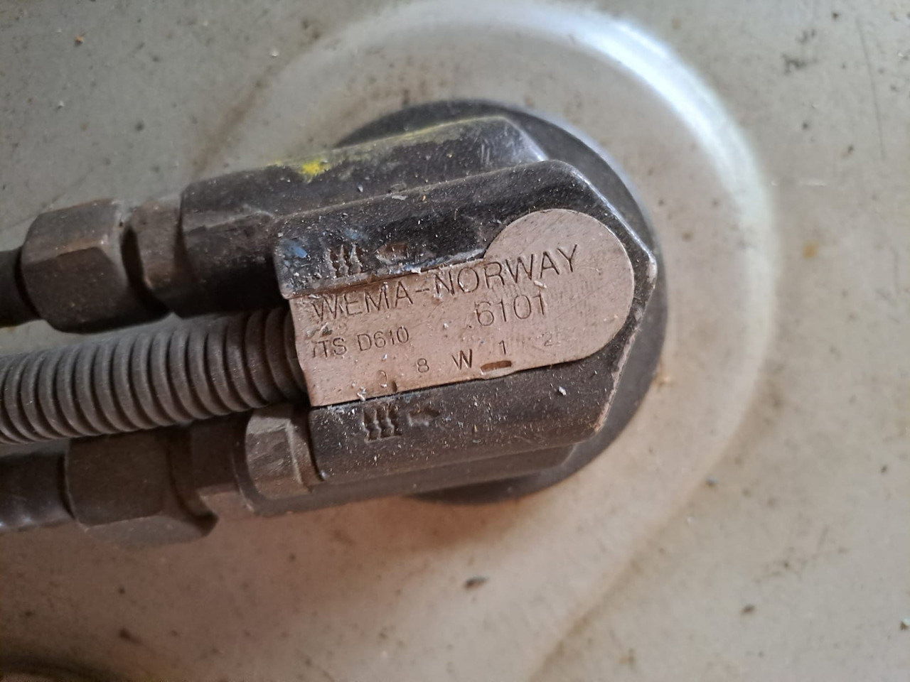 MAN MAN TGA - Топливный бак: фото 5 MAN MAN TGA - Топливный бак: фото 5