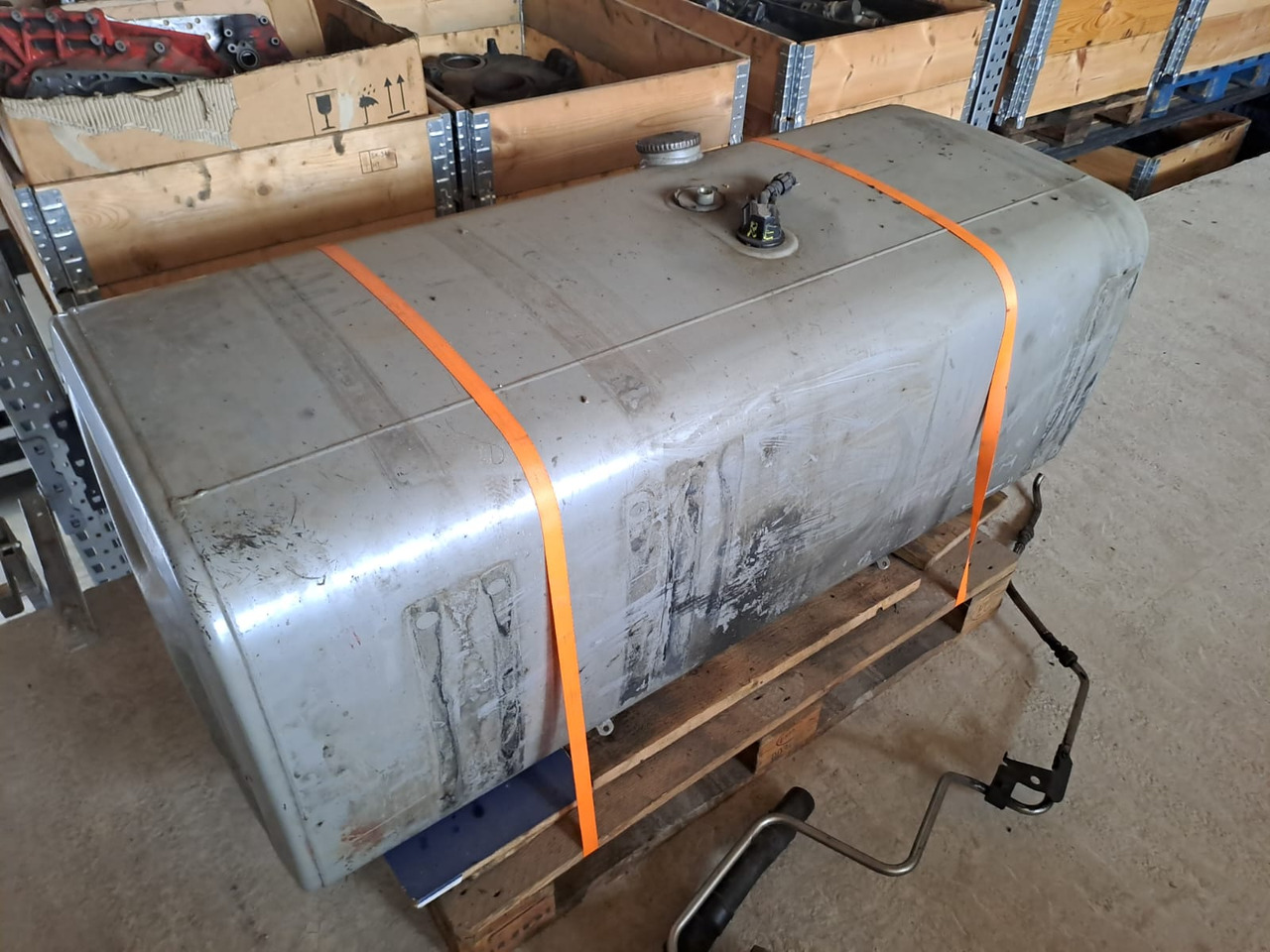 MAN MAN TGA - Топливный бак: фото 1 MAN MAN TGA - Топливный бак: фото 1