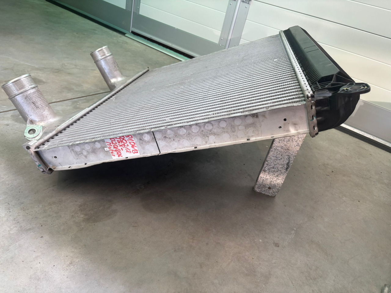 Neuwertiger MAN TGX Ladeluftkühler für D 20 / D 26, Artikel - Nr. : 81.06130 - 0218 - Интеркулер для Грузовиков: фото 4 Neuwertiger MAN TGX Ladeluftkühler für D 20 / D 26, Artikel - Nr. : 81.06130 - 0218 - Интеркулер для Грузовиков: фото 4