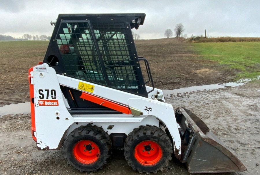BOBCAT S70 - Мини-погрузчик с бортовым поворотом: фото 1 BOBCAT S70 - Мини-погрузчик с бортовым поворотом: фото 1