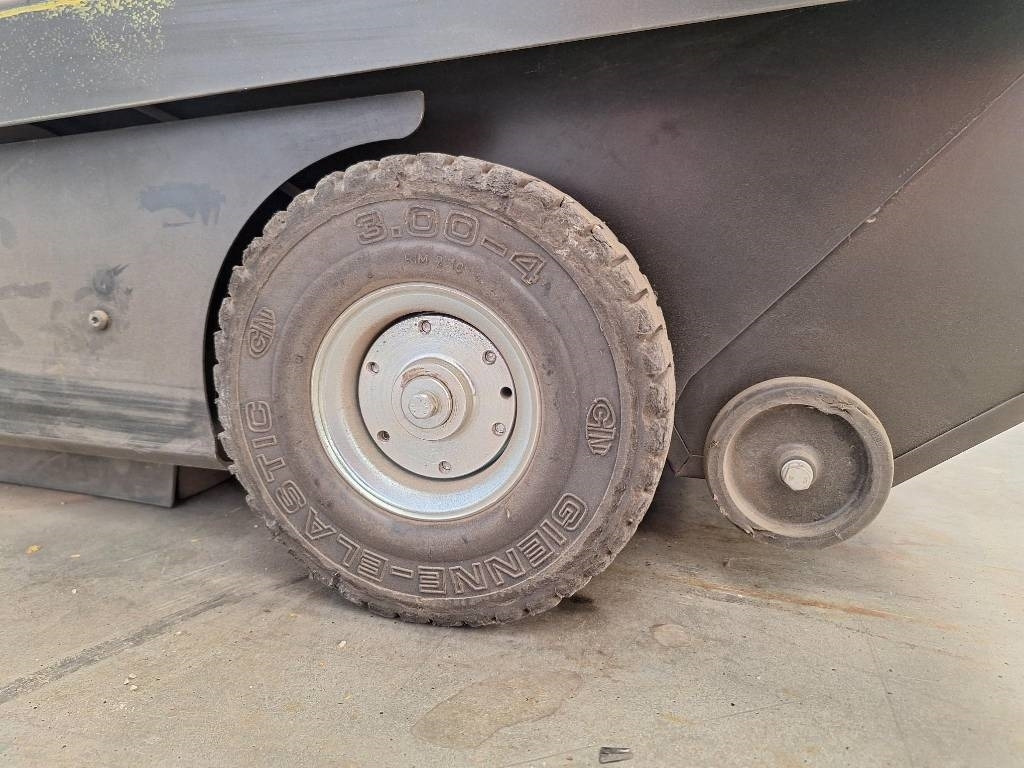 Промышленная подметальная машина RCM Atom E Plus/1 UN: фото 9 Промышленная подметальная машина RCM Atom E Plus/1 UN: фото 9