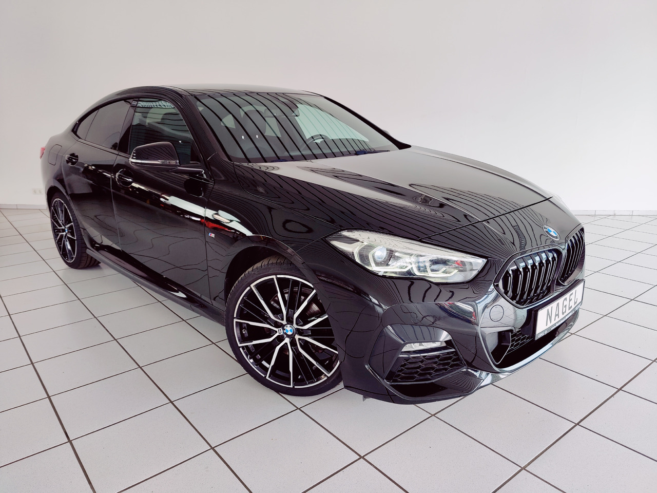 BMW 218 i M Sport Navi RTTI DAB HiFi SHZ - Седан: фото 3 BMW 218 i M Sport Navi RTTI DAB HiFi SHZ - Седан: фото 3