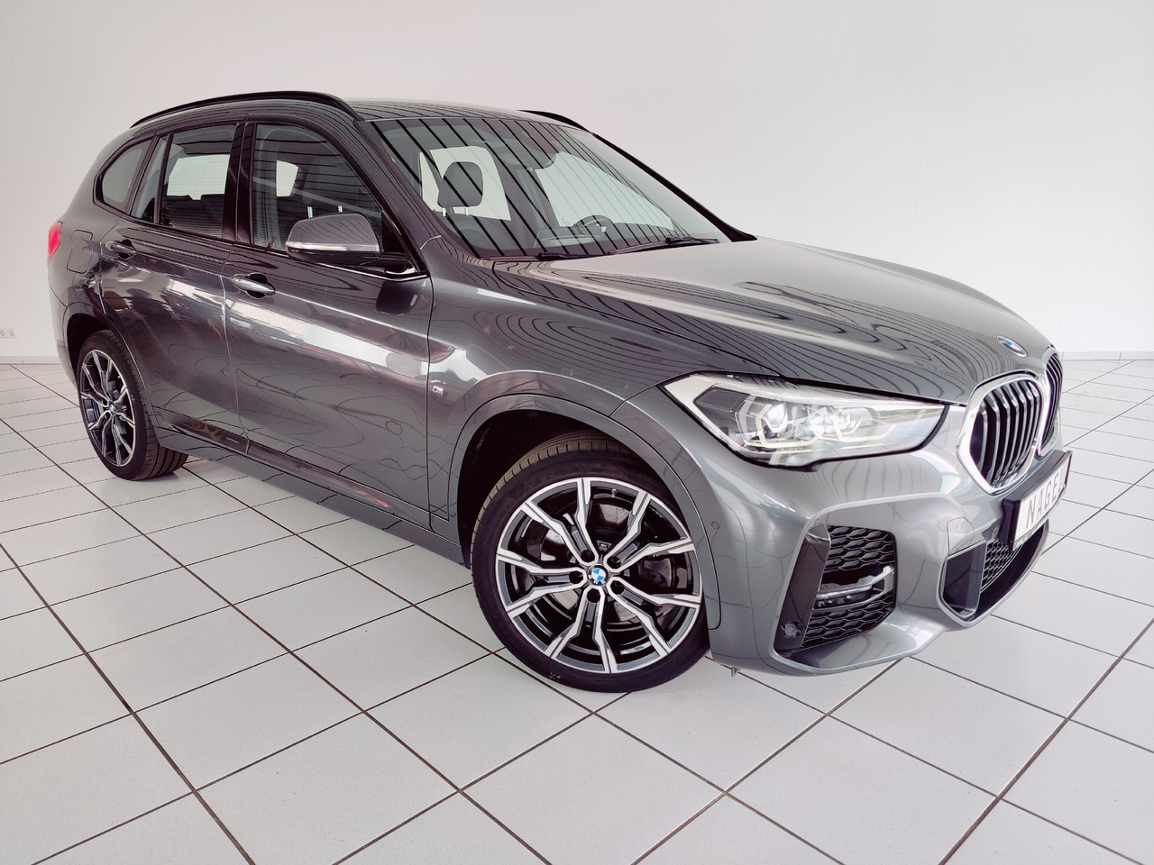 BMW X1 xDrive 20 d M Sport Navi Ambiente PDC SHZ Apple Android - Внедорожник: фото 3 BMW X1 xDrive 20 d M Sport Navi Ambiente PDC SHZ Apple Android - Внедорожник: фото 3