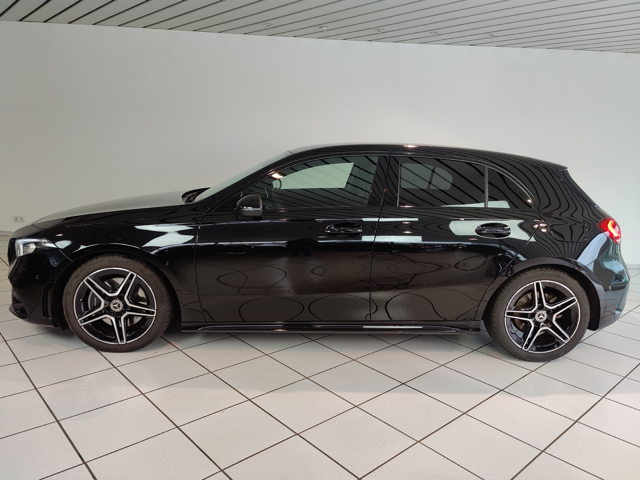 Mercedes-Benz A 220 d Navi LED Park RüKam AHK - Седан: фото 2 Mercedes-Benz A 220 d Navi LED Park RüKam AHK - Седан: фото 2