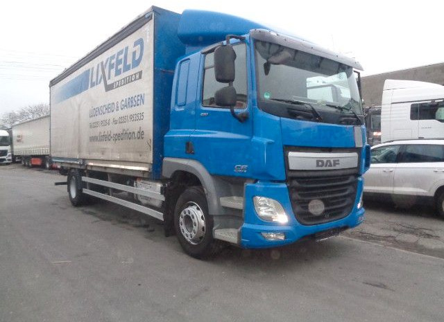 DAF CF 18.290, Euro 6, deut. Auto, Mit Bett - Тентованный грузовик: фото 1 DAF CF 18.290, Euro 6, deut. Auto, Mit Bett - Тентованный грузовик: фото 1