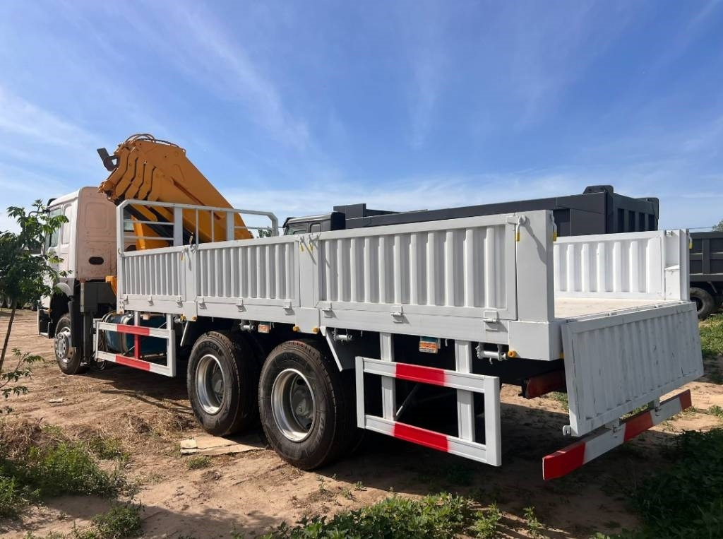 Howo 375 - Крюковой мультилифт: фото 4 Howo 375 - Крюковой мультилифт: фото 4