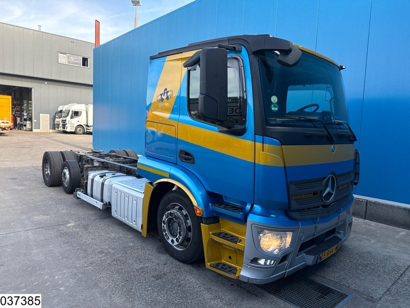 Mercedes-Benz Actros 2443 6x2, EURO 6, PTO, Standairco - Грузовик-шасси: фото 2 Mercedes-Benz Actros 2443 6x2, EURO 6, PTO, Standairco - Грузовик-шасси: фото 2