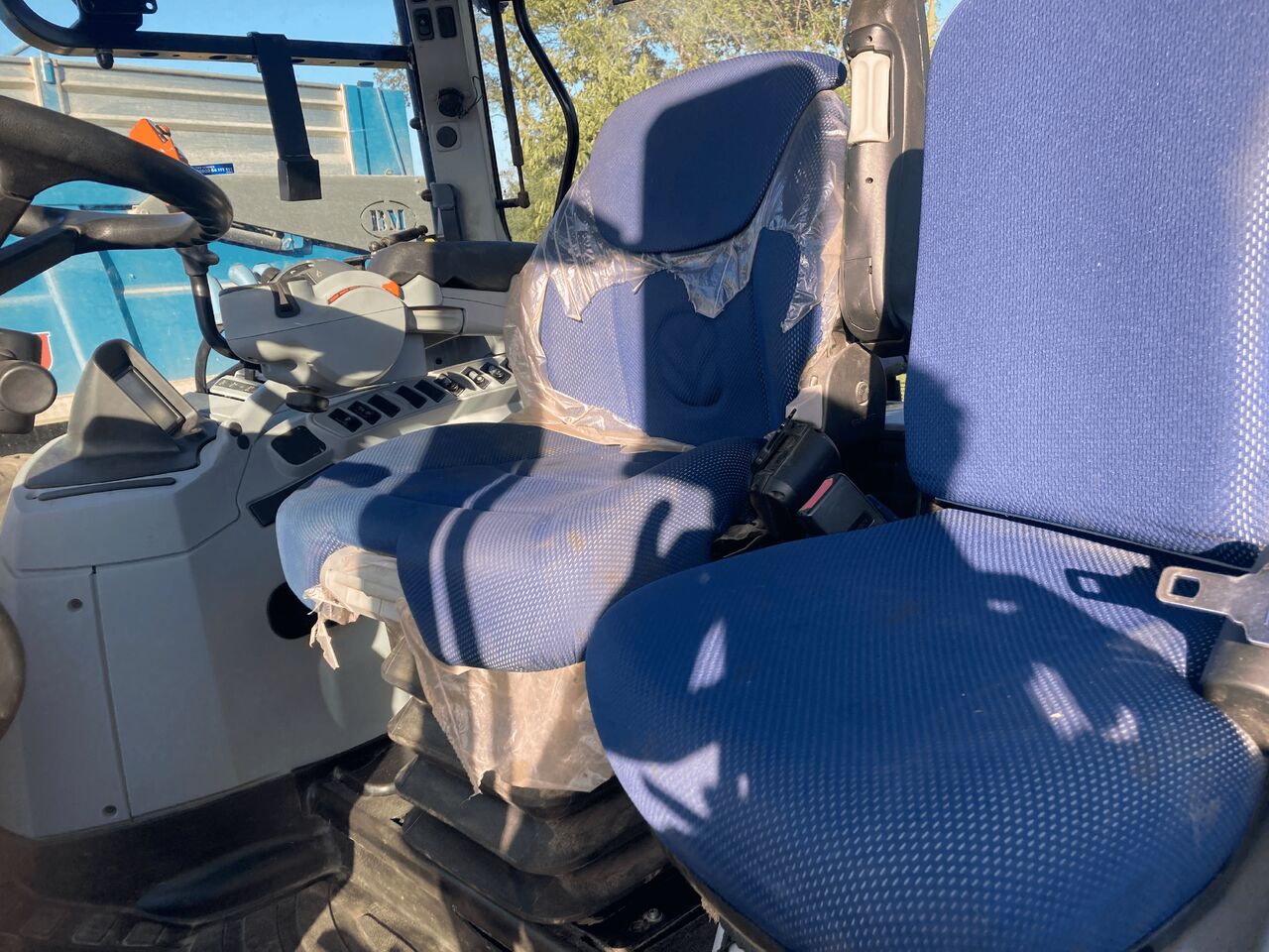 NEW HOLLAND T7.165S RANGE COMMAND S5 - Трактор: фото 5 NEW HOLLAND T7.165S RANGE COMMAND S5 - Трактор: фото 5