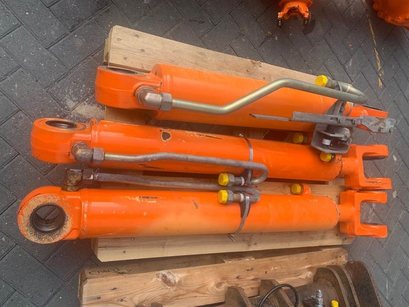 FIAT-HITACHI W 170 - Lifting cylinder/Hubzylinder/Hefcilinder - Гидравлика: фото 2 FIAT-HITACHI W 170 - Lifting cylinder/Hubzylinder/Hefcilinder - Гидравлика: фото 2