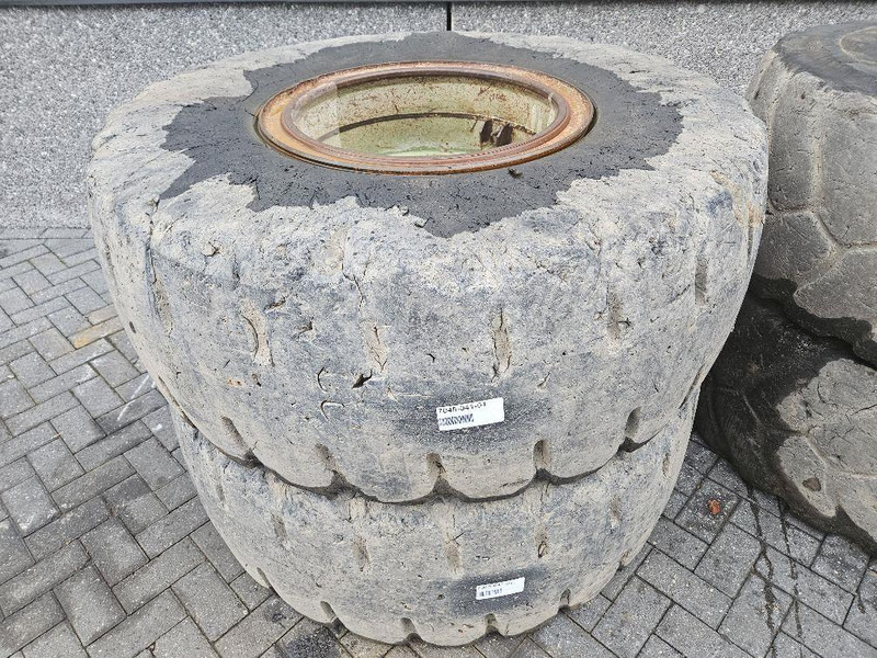 Terex TL260S-Banden 20.5-R25-Solid wheels / Full Gummi - Шины и диски для Строительной техники: фото 3 Terex TL260S-Banden 20.5-R25-Solid wheels / Full Gummi - Шины и диски для Строительной техники: фото 3