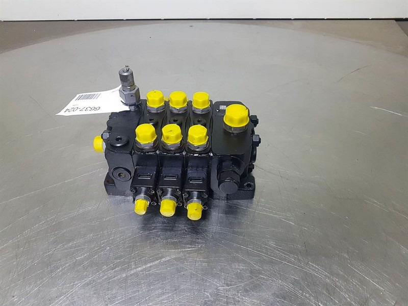 Volvo L30G-VOE11306160-Valve/Ventile/Ventiel - Гидравлика для Строительной техники: фото 1 Volvo L30G-VOE11306160-Valve/Ventile/Ventiel - Гидравлика для Строительной техники: фото 1