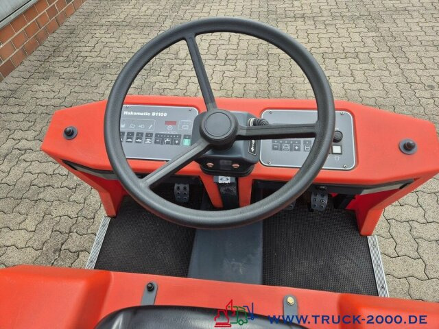 Hako Hakomatic B1100 Kehr- Nass- Scheuersaugmaschine - Подметально-уборочная машина: фото 3 Hako Hakomatic B1100 Kehr- Nass- Scheuersaugmaschine - Подметально-уборочная машина: фото 3
