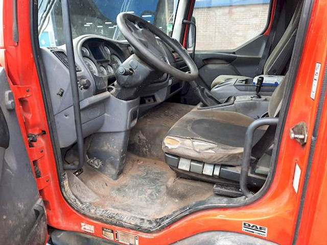 Фото интерьера 1: Грузовик бортовой/ Платформа DAF LF45.220