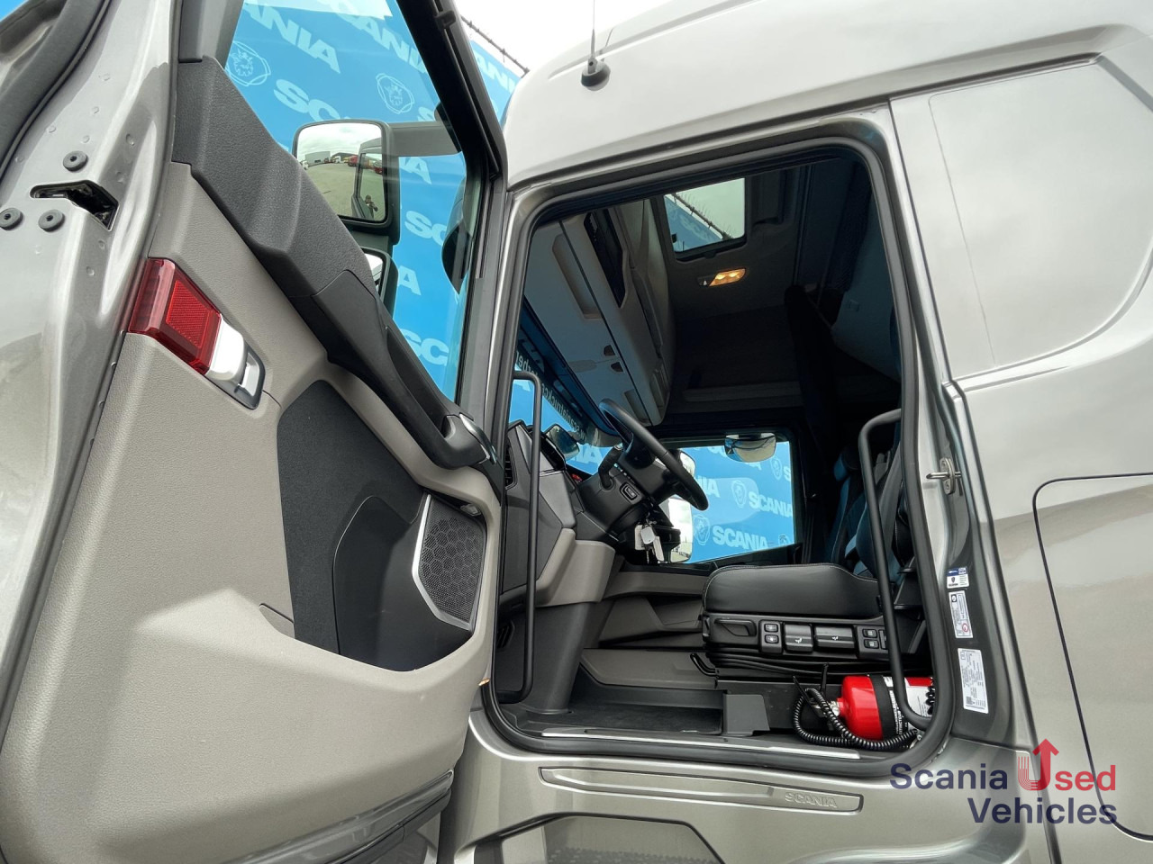 SCANIA R 460 A4x2EB MEGA VOLUME RETARDER DIFF-L SMART2 - Тягач: фото 2 SCANIA R 460 A4x2EB MEGA VOLUME RETARDER DIFF-L SMART2 - Тягач: фото 2