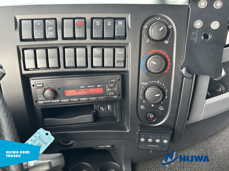 Грузовик с закрытым кузовом Renault D WIDE 280 4x2 Low mileage + Achtersluitklep: фото 13