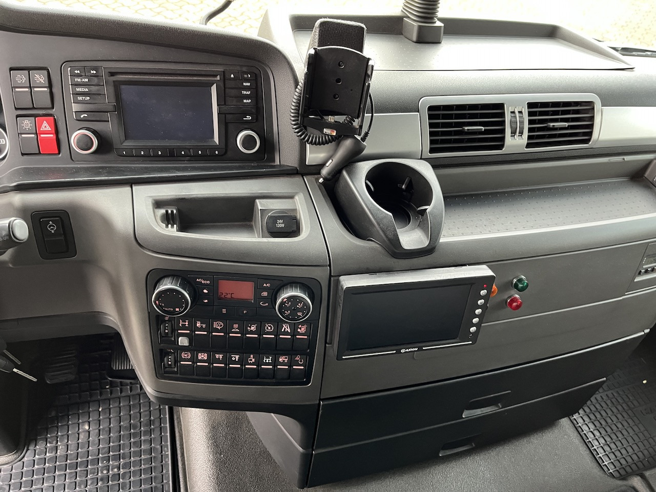 MAN TGX 26.480 6x2 Atlas 145.2 Baustoff - Грузовик бортовой/ Платформа, Автоманипулятор: фото 3 MAN TGX 26.480 6x2 Atlas 145.2 Baustoff - Грузовик бортовой/ Платформа, Автоманипулятор: фото 3