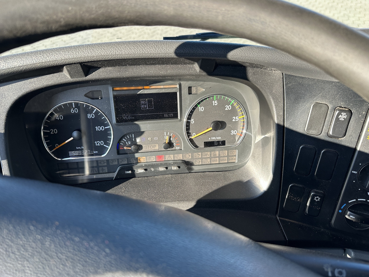 Mercedes-Benz Atego 1529 4x2  Atlas 57.3-A2   Kadaverkipper - Автоманипулятор, Самосвал: фото 5 Mercedes-Benz Atego 1529 4x2  Atlas 57.3-A2   Kadaverkipper - Автоманипулятор, Самосвал: фото 5