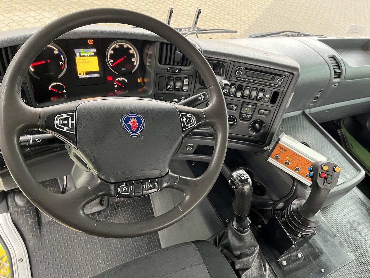 Scania G 450 8x4 Trösch Abrollkipper - Крюковой мультилифт: фото 2 Scania G 450 8x4 Trösch Abrollkipper - Крюковой мультилифт: фото 2