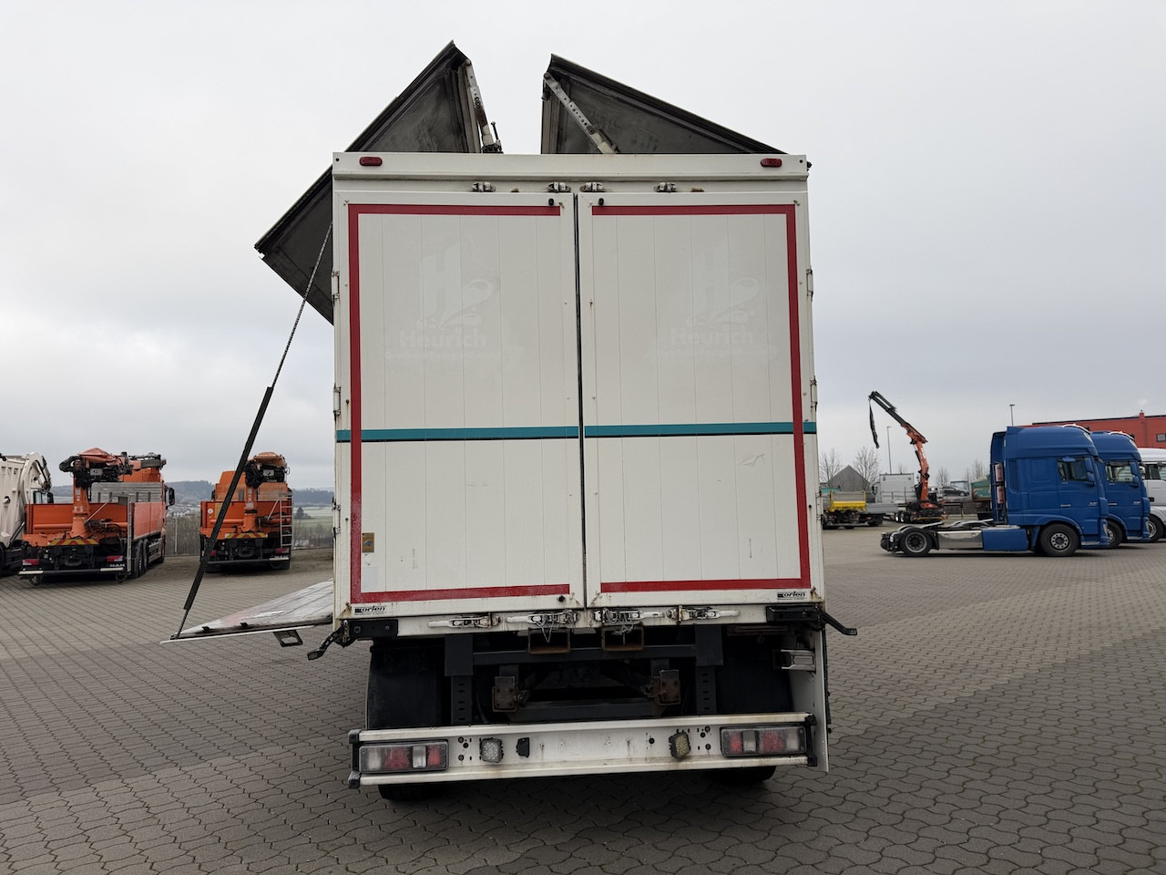 Грузовик с закрытым кузовом Scania R 450 6x2 Geränkezug + Orten Anhänger: фото 10