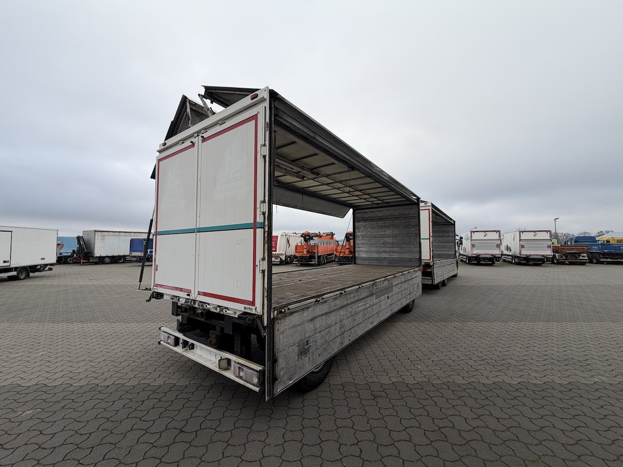 Грузовик с закрытым кузовом Scania R 450 6x2 Geränkezug + Orten Anhänger: фото 11