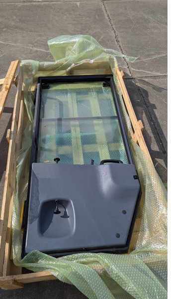 Komatsu WA100-5 DOOR ASSY 417-926-3106 - Кабина и интерьер для Строительной техники: фото 1 Komatsu WA100-5 DOOR ASSY 417-926-3106 - Кабина и интерьер для Строительной техники: фото 1