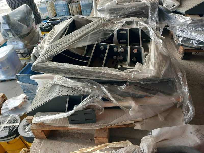 Komatsu PW158-11 MUDGUARDS - Навесное оборудование для Строительной техники: фото 3 Komatsu PW158-11 MUDGUARDS - Навесное оборудование для Строительной техники: фото 3