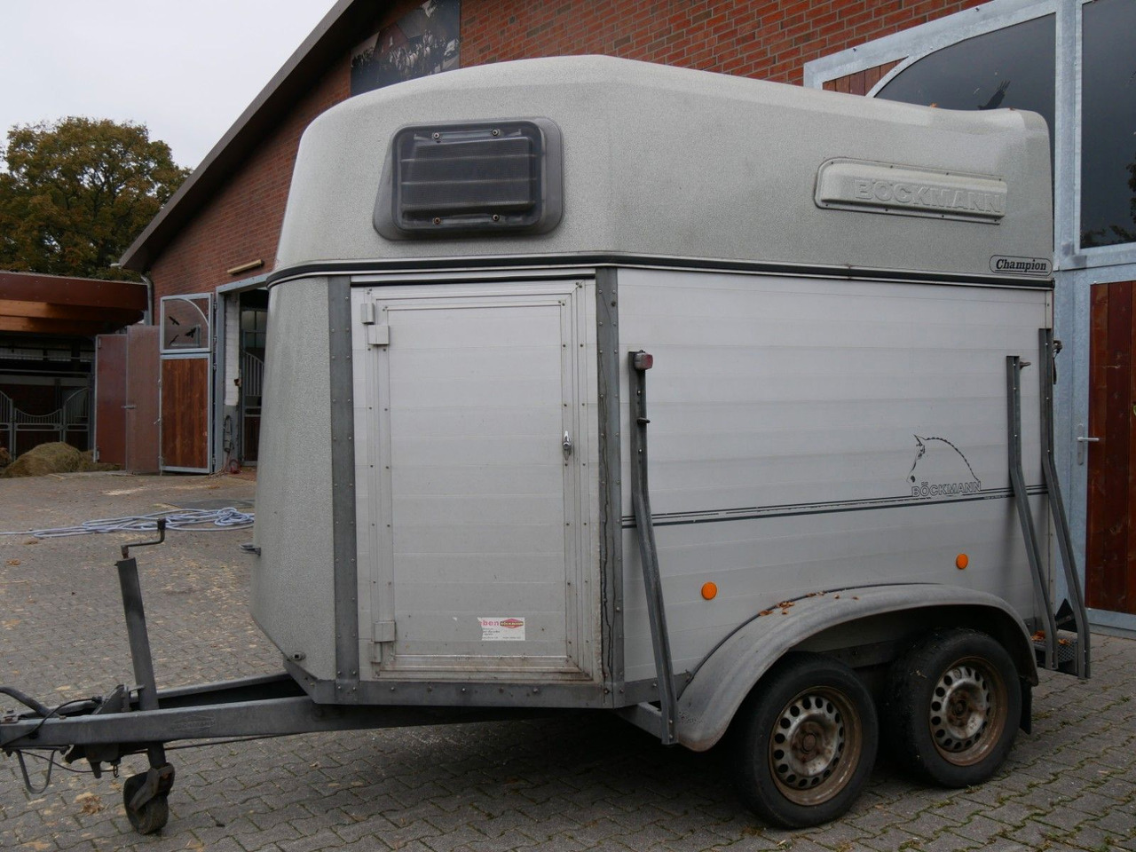 Böckmann Alu 2 Pferde mit Sattelkammer - Прицеп для перевозки животных: фото 2 Böckmann Alu 2 Pferde mit Sattelkammer - Прицеп для перевозки животных: фото 2