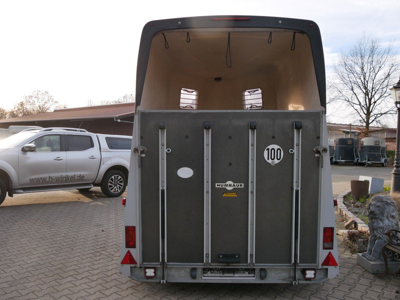 Humbaur Atis 2 Pferde Sattelkammer - Прицеп для перевозки животных: фото 2 Humbaur Atis 2 Pferde Sattelkammer - Прицеп для перевозки животных: фото 2