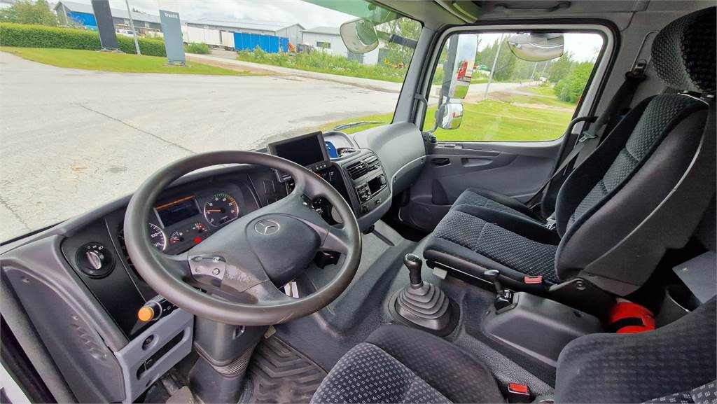 Mercedes-Benz ATEGO 1324L/48 - Грузовик с закрытым кузовом: фото 3 Mercedes-Benz ATEGO 1324L/48 - Грузовик с закрытым кузовом: фото 3