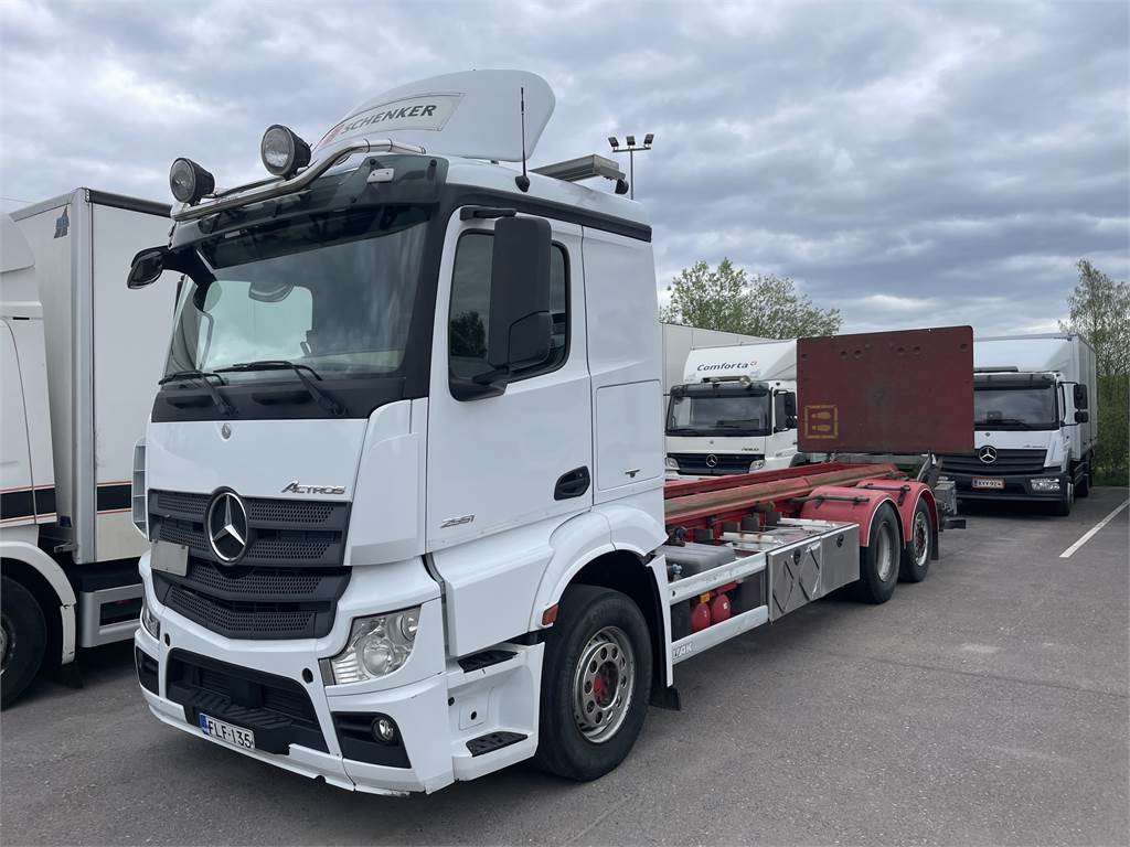 Mercedes-Benz Actros L 2551 L/6x2ENA - Грузовик-шасси: фото 1 Mercedes-Benz Actros L 2551 L/6x2ENA - Грузовик-шасси: фото 1