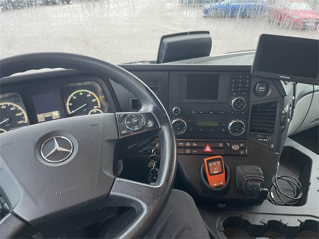 Mercedes-Benz Antos 1827 L/4x2 KSA-UMPIKORI+PL-NOSTIN - Грузовик с закрытым кузовом: фото 3 Mercedes-Benz Antos 1827 L/4x2 KSA-UMPIKORI+PL-NOSTIN - Грузовик с закрытым кузовом: фото 3