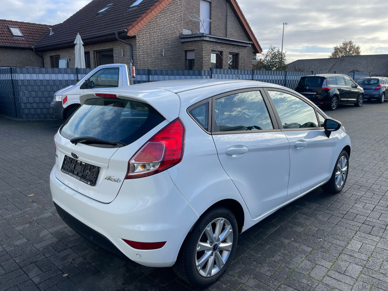 Ford Fiesta 1.0i Celebration - Седан: фото 2 Ford Fiesta 1.0i Celebration - Седан: фото 2