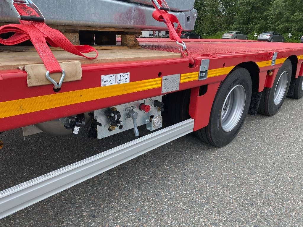 Faymonville Max Trailer, Max100 4AU - Низкорамный полуприцеп: фото 3 Faymonville Max Trailer, Max100 4AU - Низкорамный полуприцеп: фото 3