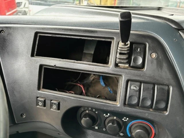 Тягач DAF 95.430 XF SPACECAB (EURO 2 / ZF16 MANUAL GEARBOX / ZF-INTARDER / AIRCONDITIONING): фото 8 Тягач DAF 95.430 XF SPACECAB (EURO 2 / ZF16 MANUAL GEARBOX / ZF-INTARDER / AIRCONDITIONING): фото 8