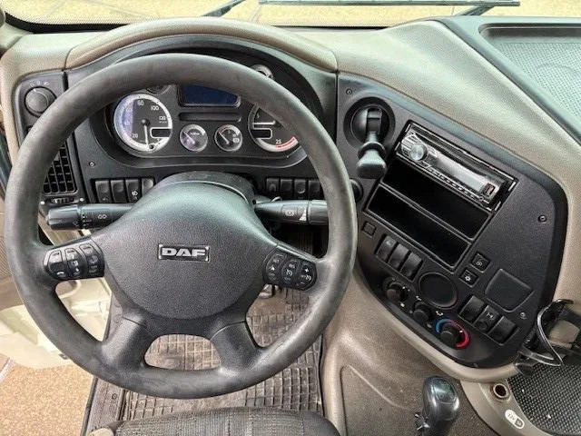 DAF XF 105.460 ATE SPACECAB 4x2 ONLY 835.500 KM (ZF-MANUAL GEARBOX / ZF-INTARDER / AIRCONDITIONING / EURO 5) - Тягач: фото 5 DAF XF 105.460 ATE SPACECAB 4x2 ONLY 835.500 KM (ZF-MANUAL GEARBOX / ZF-INTARDER / AIRCONDITIONING / EURO 5) - Тягач: фото 5