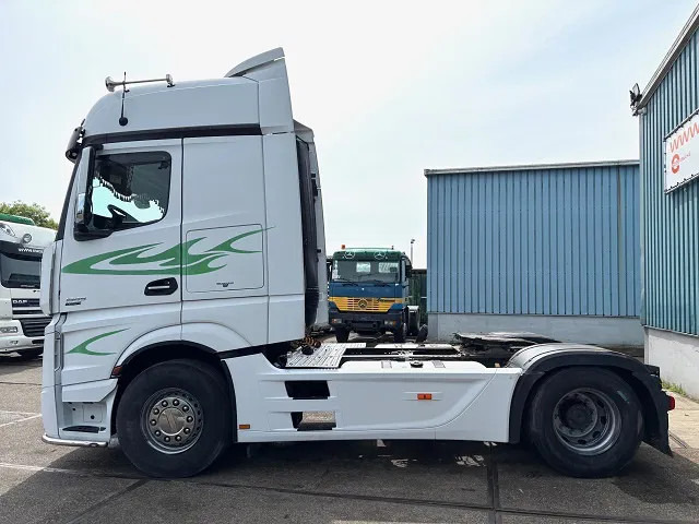 Mercedes-Benz Actros 1845 LS BIGSPACE (RETARDER / EURO 5 / TELLIGENT GEARBOX / FULL SPOILERSET / 2x DIESELTANK / AIRCONDITIONING) - Тягач: фото 5 Mercedes-Benz Actros 1845 LS BIGSPACE (RETARDER / EURO 5 / TELLIGENT GEARBOX / FULL SPOILERSET / 2x DIESELTANK / AIRCONDITIONING) - Тягач: фото 5