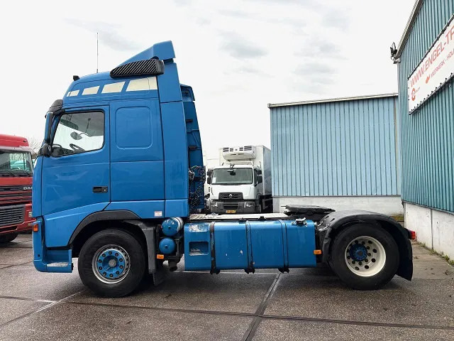 Volvo FH 400 GLOBETROTTER (VIN: 7B446149 / I-SHIFT / ADR-VLG / AIRCONDITIONING / COMPLETE SPOILERSET ON CABIN) - Тягач: фото 5 Volvo FH 400 GLOBETROTTER (VIN: 7B446149 / I-SHIFT / ADR-VLG / AIRCONDITIONING / COMPLETE SPOILERSET ON CABIN) - Тягач: фото 5