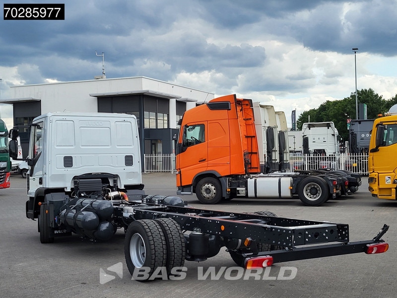 Iveco Eurocargo 120LE210 4X2 Nieuw! CNG 2xTanks Retarder TELMA Euro 6 - Грузовик-шасси: фото 2 Iveco Eurocargo 120LE210 4X2 Nieuw! CNG 2xTanks Retarder TELMA Euro 6 - Грузовик-шасси: фото 2