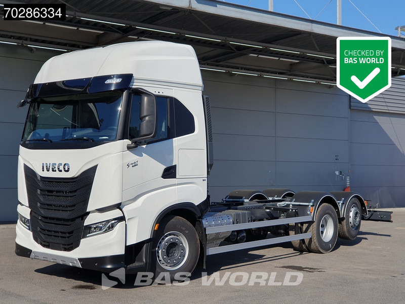 Iveco S-Way 490 6X2 NEW chassis! Retarder Lift+lenkasche PTO preparation LED Navi ACC Euro 6 - Грузовик-шасси: фото 1 Iveco S-Way 490 6X2 NEW chassis! Retarder Lift+lenkasche PTO preparation LED Navi ACC Euro 6 - Грузовик-шасси: фото 1