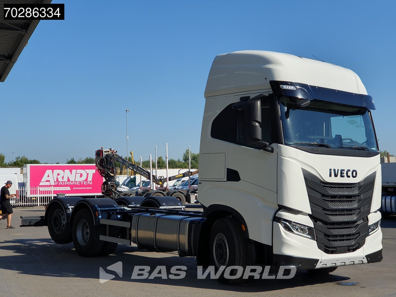 Iveco S-Way 490 6X2 NEW chassis! Retarder Standklima Lift+lenkasche PTO preparation LED Navi ACC Euro 6 - Грузовик-шасси: фото 3 Iveco S-Way 490 6X2 NEW chassis! Retarder Standklima Lift+lenkasche PTO preparation LED Navi ACC Euro 6 - Грузовик-шасси: фото 3