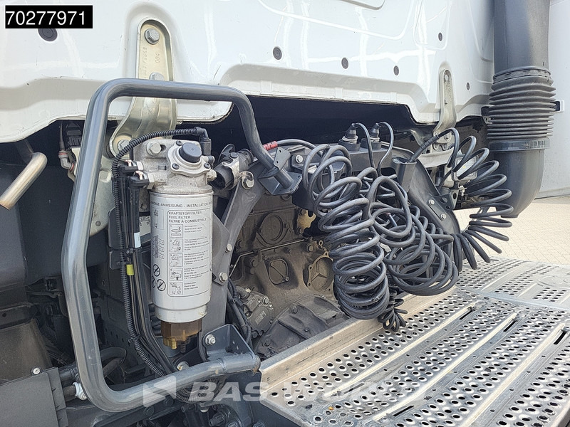 Тягач Mercedes-Benz Actros 1851 Actros 4X2 BigSpace 2x Tanks: фото 10 Тягач Mercedes-Benz Actros 1851 Actros 4X2 BigSpace 2x Tanks: фото 10