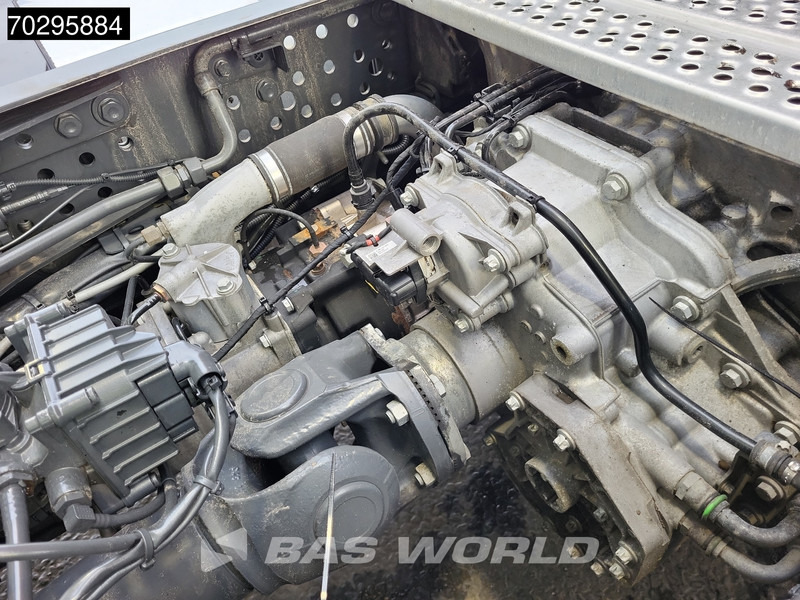 Тягач Mercedes-Benz Actros 1858 4X2 GigaSpace Retarder 2xTanks Leather Standairco PPC Navi ACC Euro 6: фото 15 Тягач Mercedes-Benz Actros 1858 4X2 GigaSpace Retarder 2xTanks Leather Standairco PPC Navi ACC Euro 6: фото 15