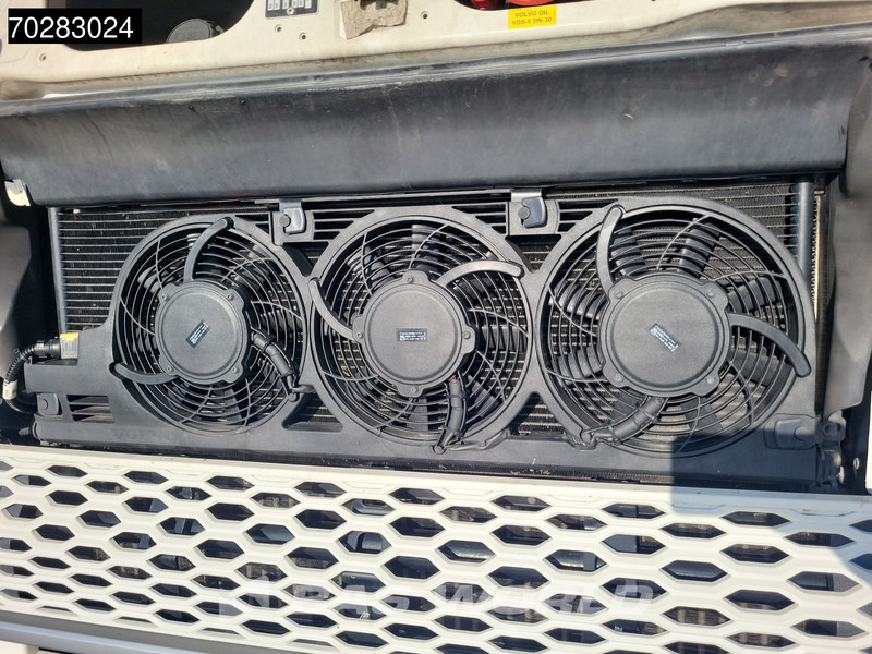 Тягач Volvo FH 460 4X2 VEB+ I-ParkCool 2x Tanks LED Navi: фото 13 Тягач Volvo FH 460 4X2 VEB+ I-ParkCool 2x Tanks LED Navi: фото 13