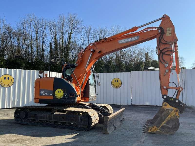 Doosan DX140LCR-3 - Гусеничный экскаватор: фото 1 Doosan DX140LCR-3 - Гусеничный экскаватор: фото 1