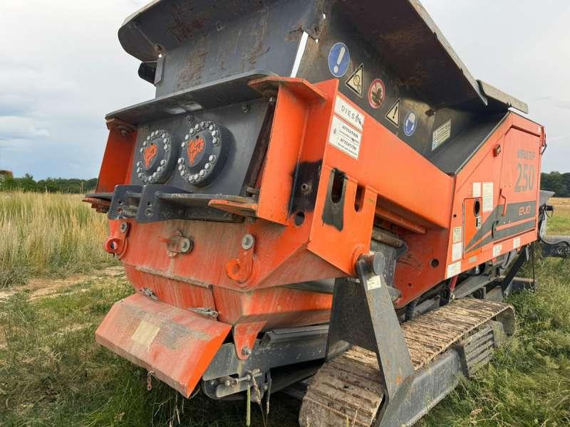 ARJES IMPAKTOR 250 EVO + crible embarqué - Навесное оборудование: фото 4 ARJES IMPAKTOR 250 EVO + crible embarqué - Навесное оборудование: фото 4