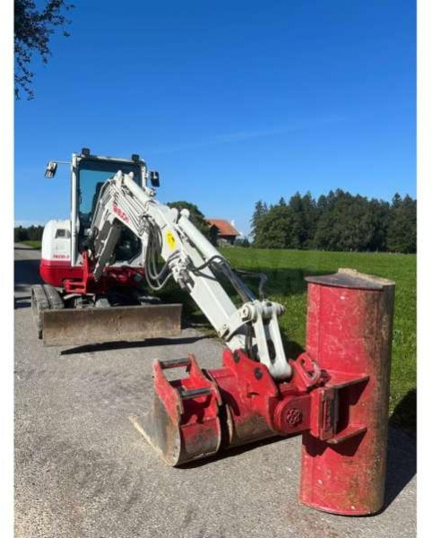 Takeuchi TB235-2 - Мини-экскаватор: фото 2 Takeuchi TB235-2 - Мини-экскаватор: фото 2